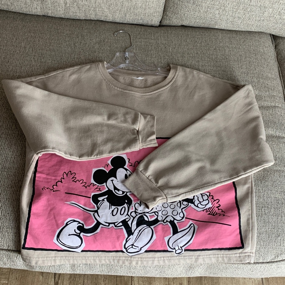 Women’s Mickey and Minnie Graphic Sweatshirt *no size tag* looks sz Med used - Picture 17 of 17